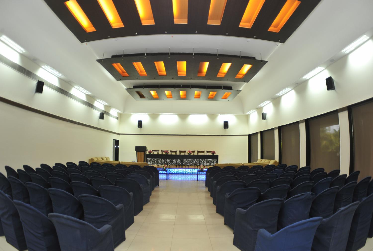 Лекторії, конференц зали та ДК 